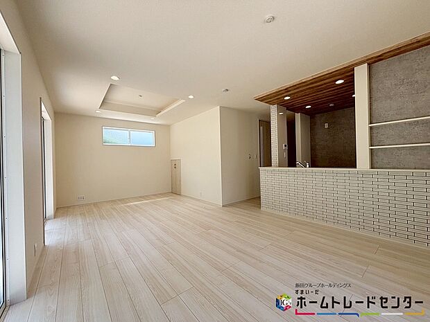 【リビング】広々としたLDKに、自分好みのインテリアでレイアウト♪季節ごとに模様替えなども、楽しみの一つとなりそうです♪