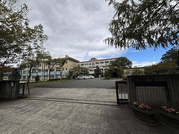 奈良市立二名中学校(約890m)