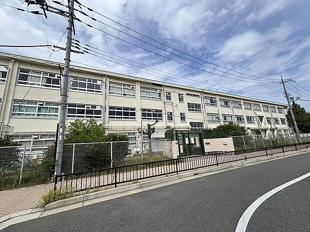 奈良市立鶴舞小学校（約1,100m）