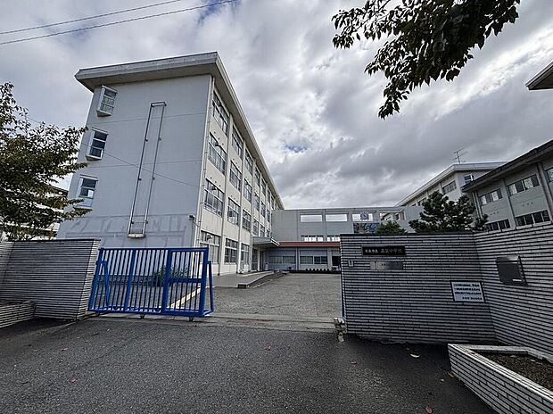 奈良市立三笠中学校(約900m)