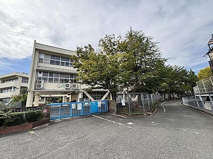 大和郡山市立片桐西小学校 550m(徒歩7分)