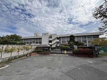 上牧町立上牧小学校 1600m (徒歩20分)