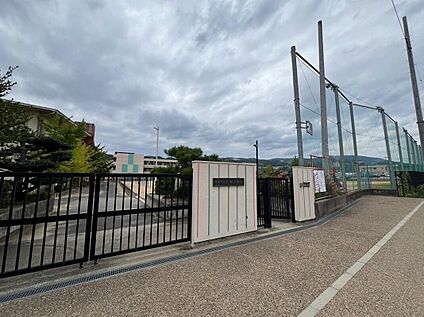 平群町立平群小学校 1100ｍ(徒歩14分)