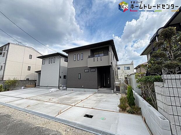【【現地外観写真】※1号棟】休日にご家族揃ってご見学はいかがでしょうか。実際の現地を見てみると図面などではわからない、新たな発見もありますのでまずはお気軽にお問い合わせください♪