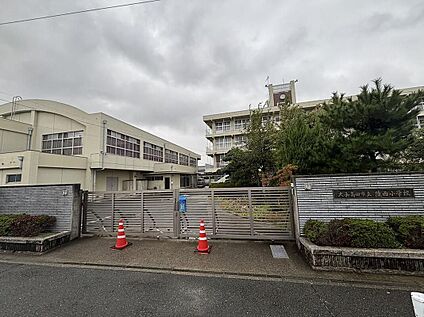 大和高田市立陵西小学校 800m (徒歩10分)
