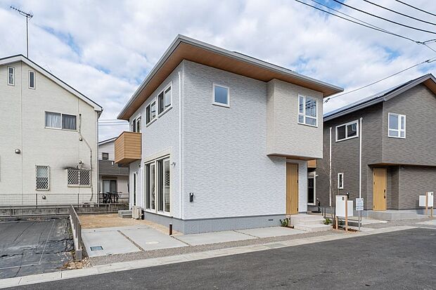 ■3号地外観　いつまでも飽きのこない、愛着を感じる家となるよう、均整の取れたシルエットと、自然な色合いのデザインを施しています。