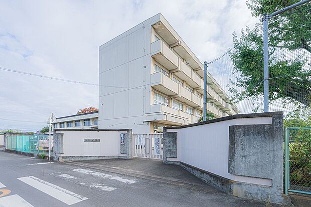 上尾市立上平北小学校（約1,520m）