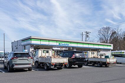 ファミリーマート桑名ニュータウン店 400m
