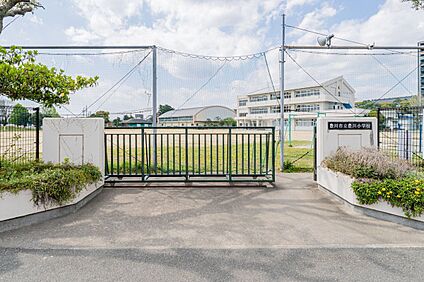 豊川市立豊川小学校 490m