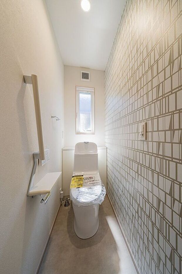 【室内】8号地の2階トイレ完成イメージです。各階にトイレが設置されているので、朝の混み合う時間帯もスムーズです。