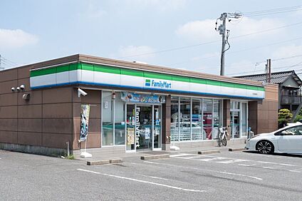 ファミリーマート三河高浜駅南店 128m