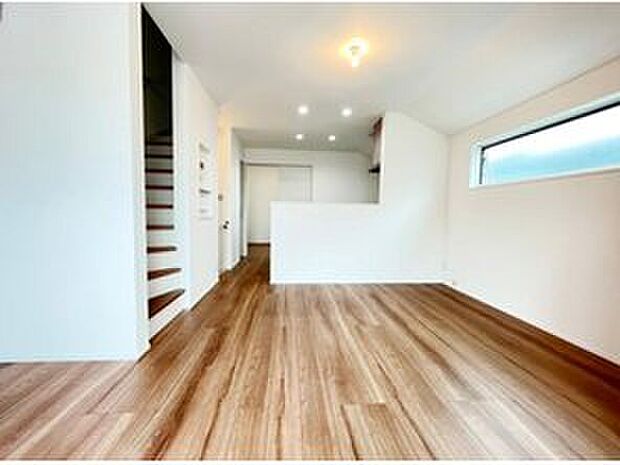 【LDK】LDK 約13.8帖
リビングイン階段