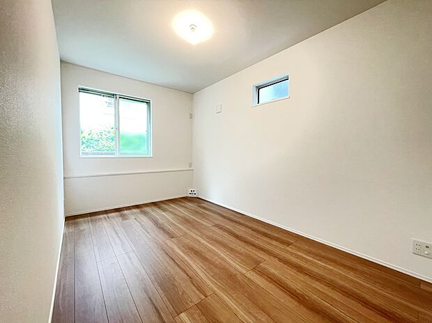 【洋室】1階洋室 約6.1帖 ウォークインクローゼット付き