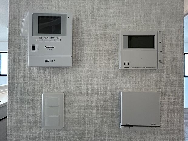 【【床暖房等】】リビングには床暖房がついています。モニター付きインターホンも完備。