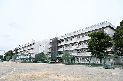 新座市立第二中学校 1700m