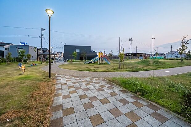 新前田西公園（約160m）