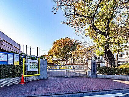  練馬区立練馬中学校 410m 徒歩6分