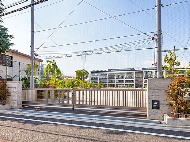 練馬区立大泉東小学校（約818m）