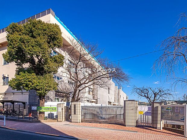 板橋区立西台中学校(約787m)