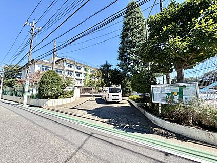 練馬区立富士見台小学校 351m(徒歩5分)