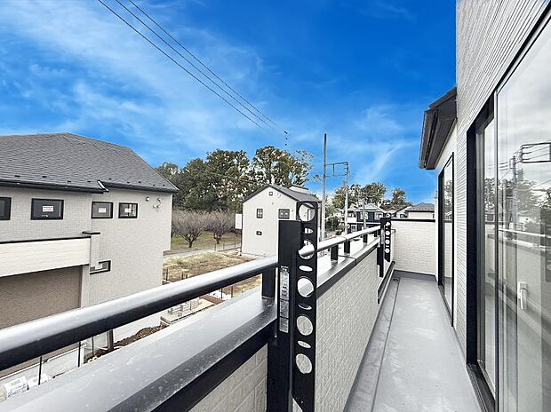 ■ 自然を身近に感じる、開放的なバルコニー