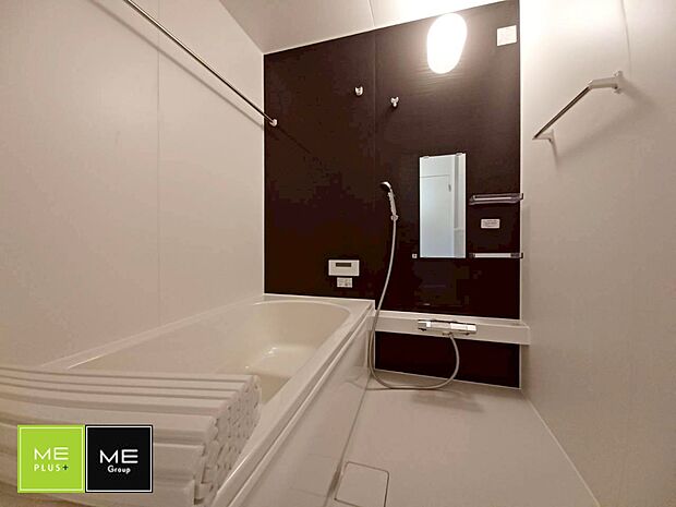 ■落ち着いた色合いの壁面、ゆっくり寛げるバスルーム