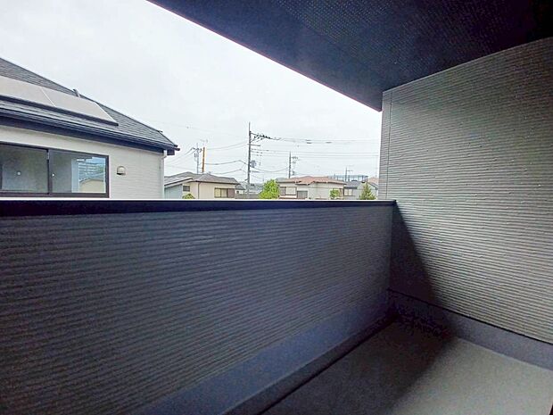 1号棟 ■ 心地よい風と光を感じる、くつろぎのバルコニー