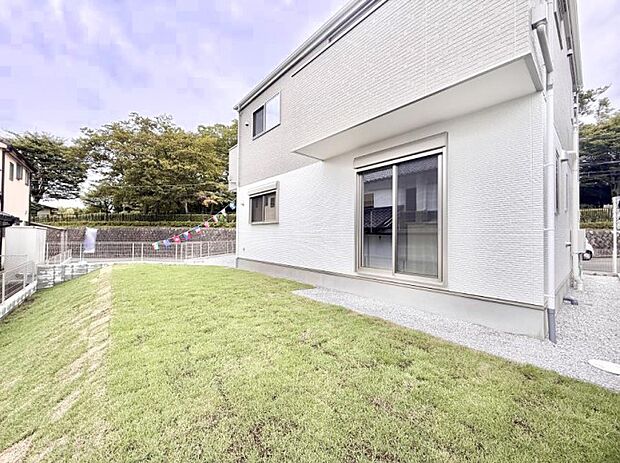 【庭】■季節の移ろいを感じられる、落ち着いた雰囲気の屋外空間