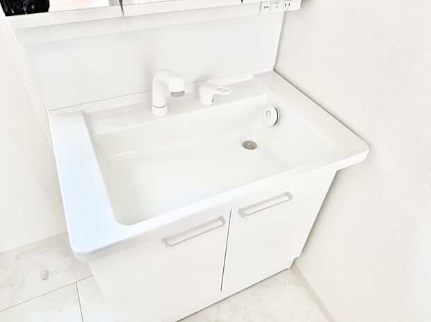 【ハンドシャワー付洗面台】■手洗いや顔を洗う時も快適に使える便利なシャワー