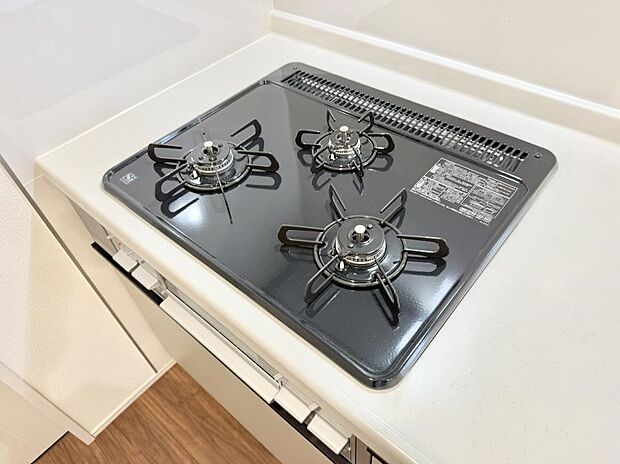 【3口ガスコンロ】■温水洗浄で快適、清潔感が保たれるシャワートイレ