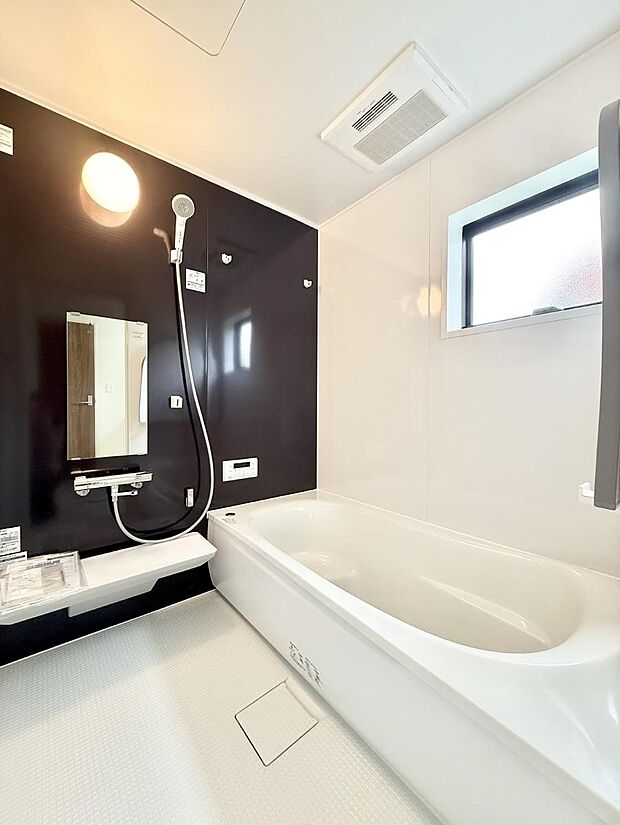 【浴室】■一日の疲れを癒す、心落ち着く空間です