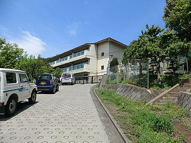 町田市立小山田小学校(約650m・徒歩9分)
