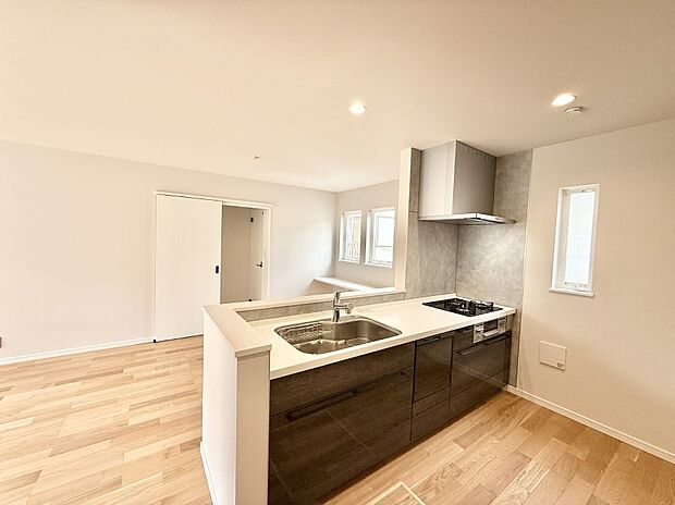 【ダイニングキッチン】■キレイに片付く、使いやすいキッチン