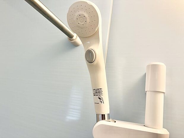【止水シャワーヘッド】■わざわざシャワー水栓のレバーまで手を伸ばす必要がなく、簡単に止水できる