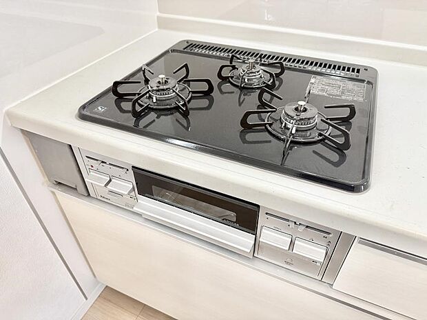 【3口ガスコンロ】■一度に多くの料理ができ便利で効率的