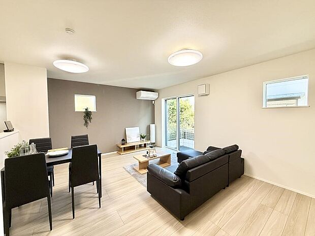 【ダイニング】■ふとした瞬間に幸せを感じる、心地よい場所