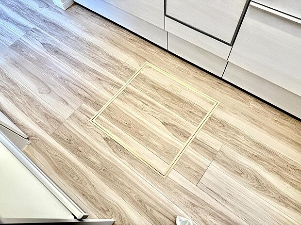 【床下収納】■隠れた収納スペースで家全体がスッキリ