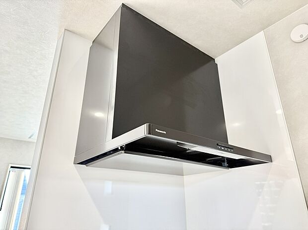 【レンジフード】■フードに覆われている為、匂いが換気扇に誘導され、効率的に排煙ができます