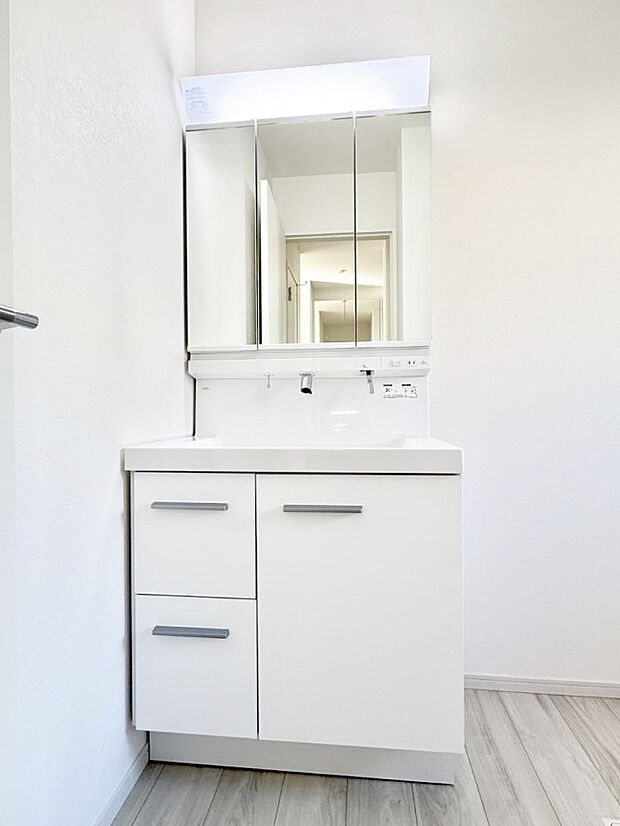 【洗面台・洗面所】■明るい洗面所は毎朝の歯磨きも楽しくできちゃいそうです♪