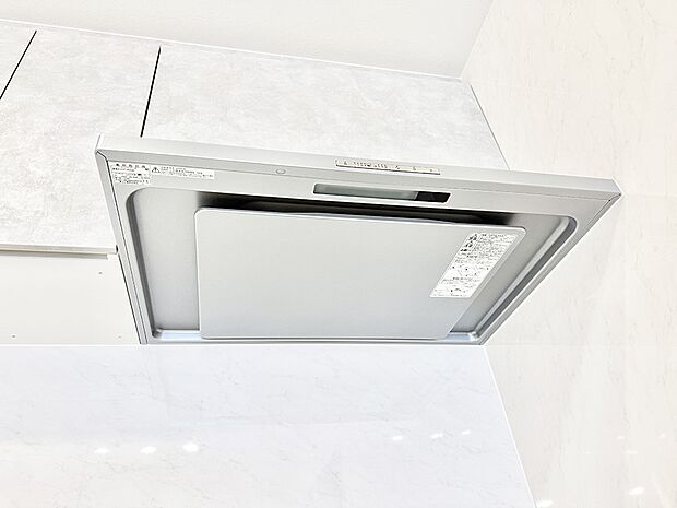 【レンジフード】■調理時の蒸気や匂いが換気扇に誘導され、効率的に排煙ができます。