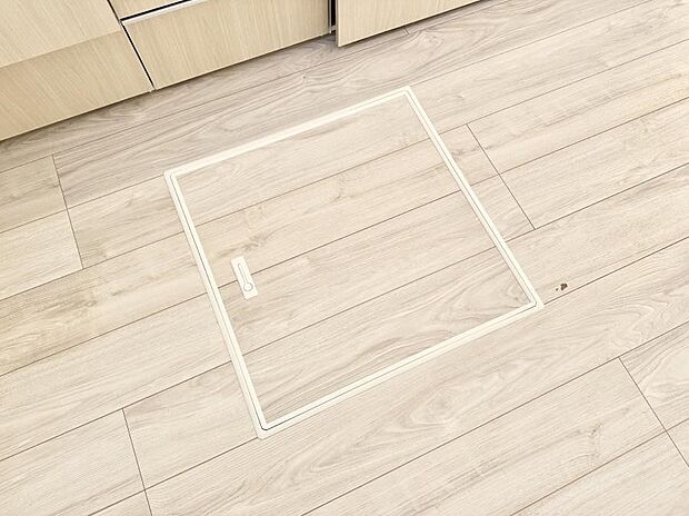 【床下収納】■隠れた収納スペースで家全体がスッキリ