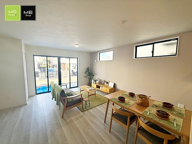 【リビング】■光と風を感じる、リラックスできる空間