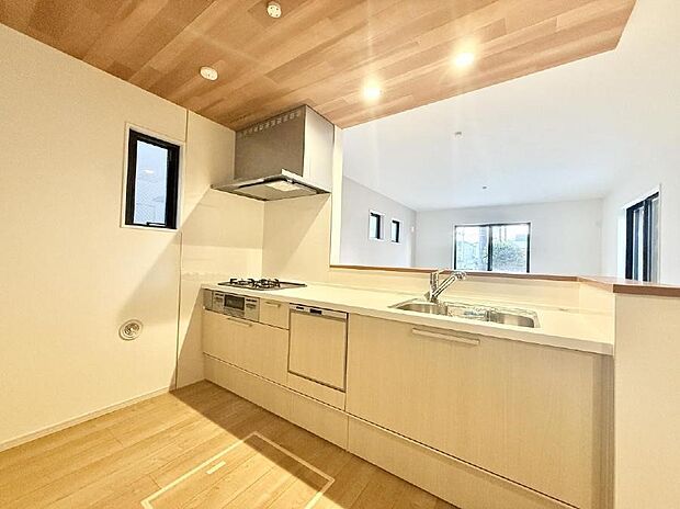 【キッチン】■シンプルで機能的、毎日使いやすいキッチン