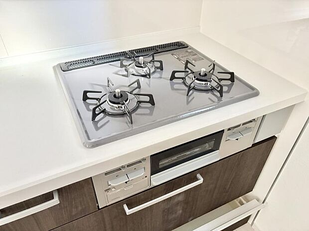 【3口ガスコンロ】■一度に多くの料理ができ便利で効率的