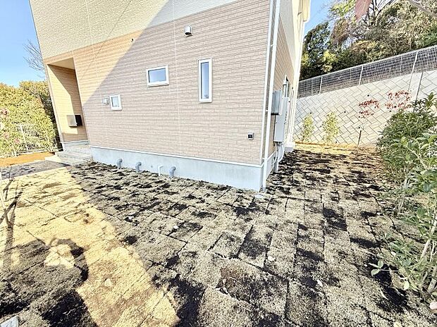 【庭】■季節の移ろいを感じられる、落ち着いた雰囲気の屋外空間