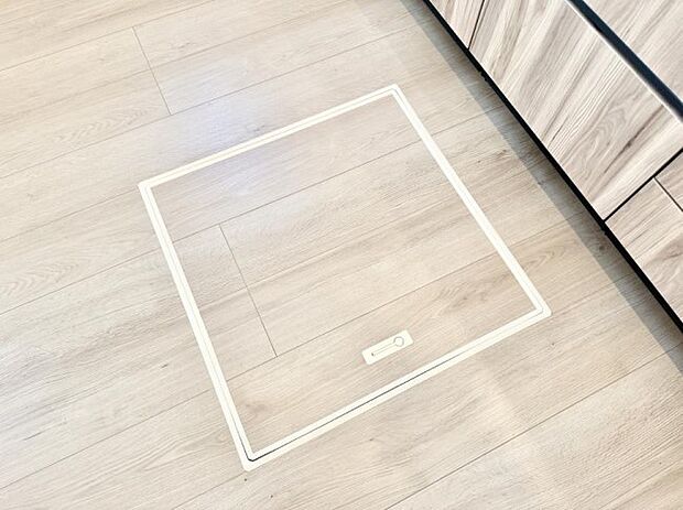 【床下収納】■隠れた収納スペースで家全体がスッキリ