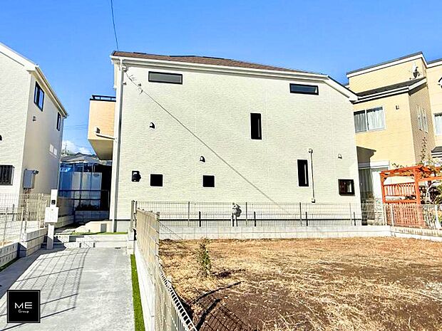 【現地外観写真】■暮らしを彩る充実した設備仕様が備わった住まい