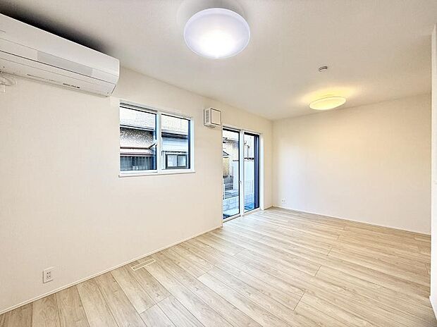 【リビング】■光と風を感じる、リラックスできる空間