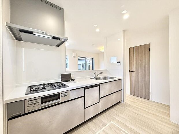 【ダイニングキッチン】■キレイに片付く、使いやすいキッチン