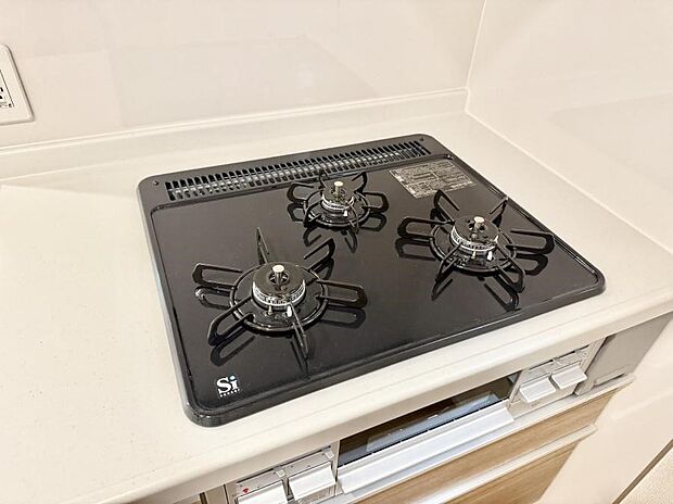 【3口ガスコンロ】■一度に多くの料理ができ便利で効率的